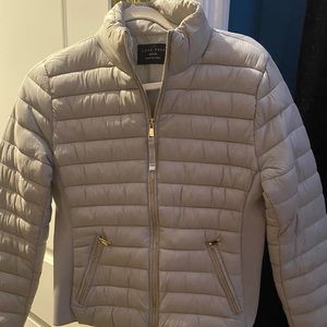 Silver puffer jacket— size medium